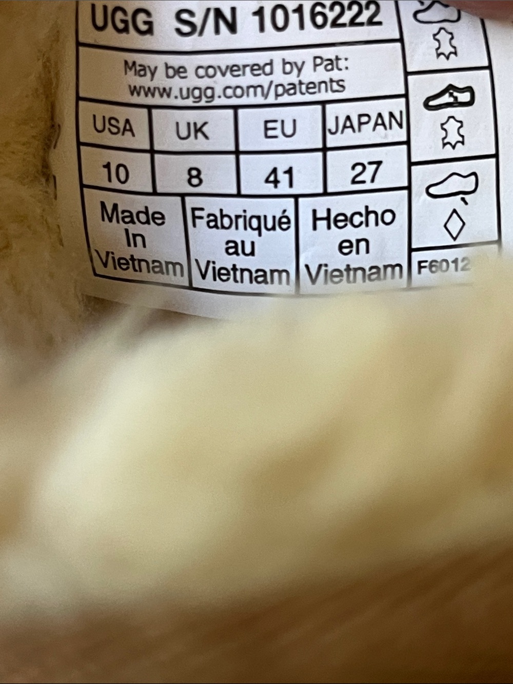 LIKE NEW UGG Classic Mini II Boots! - Picture 6 of 9